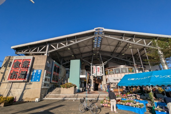 能登食祭市場にて昼食